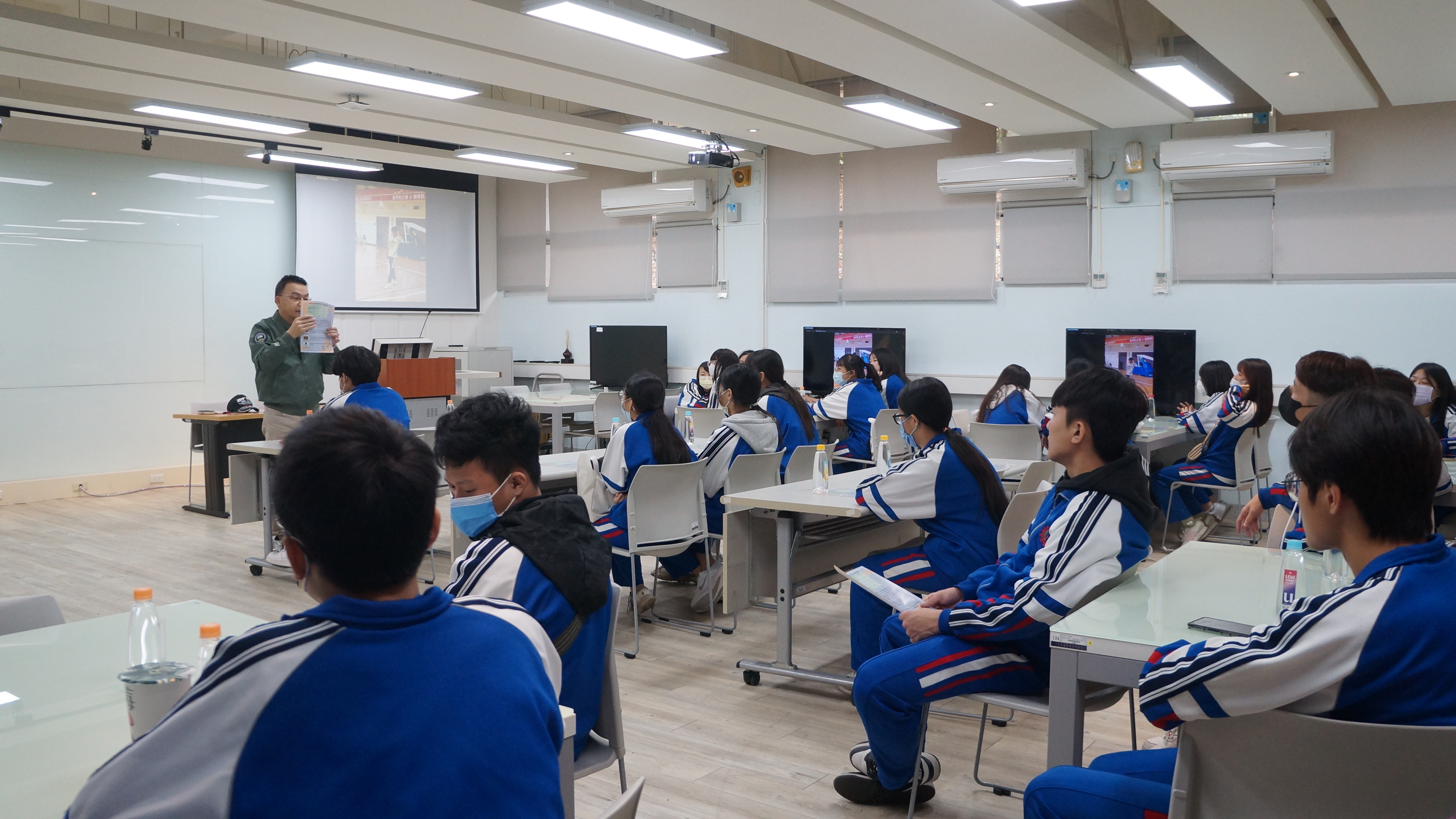 國立草屯商工會計事務系蒞臨本系參訪