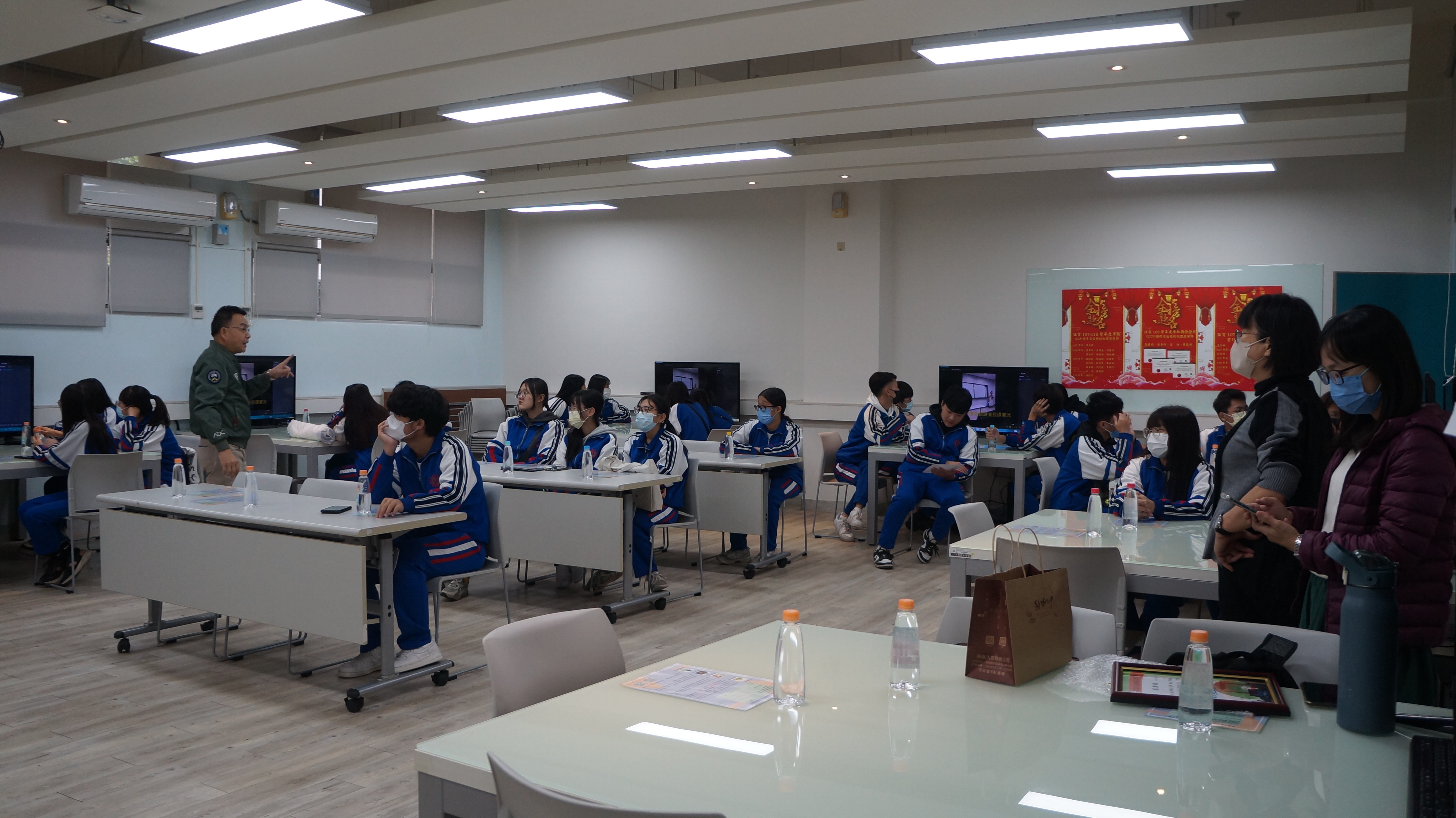 國立草屯商工會計事務系蒞臨參觀